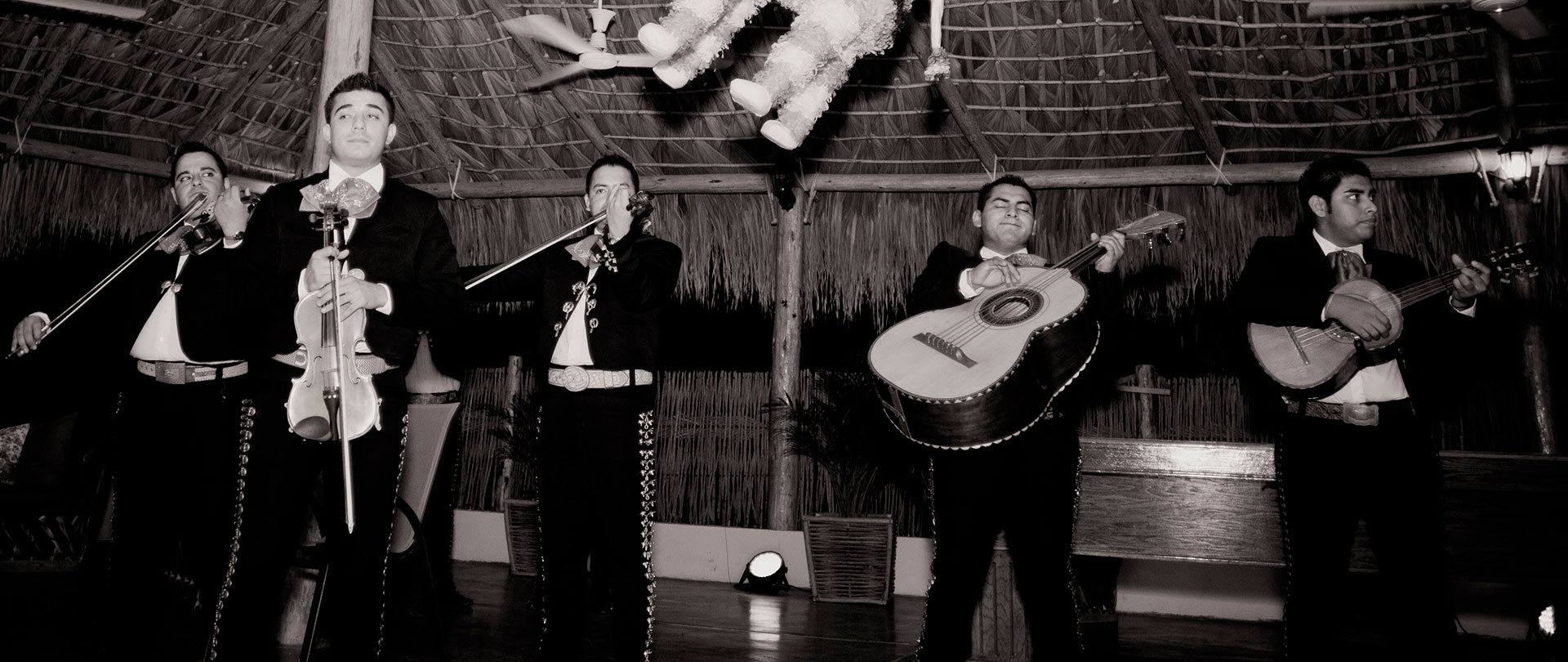 Mariachi en Cerritos Beach